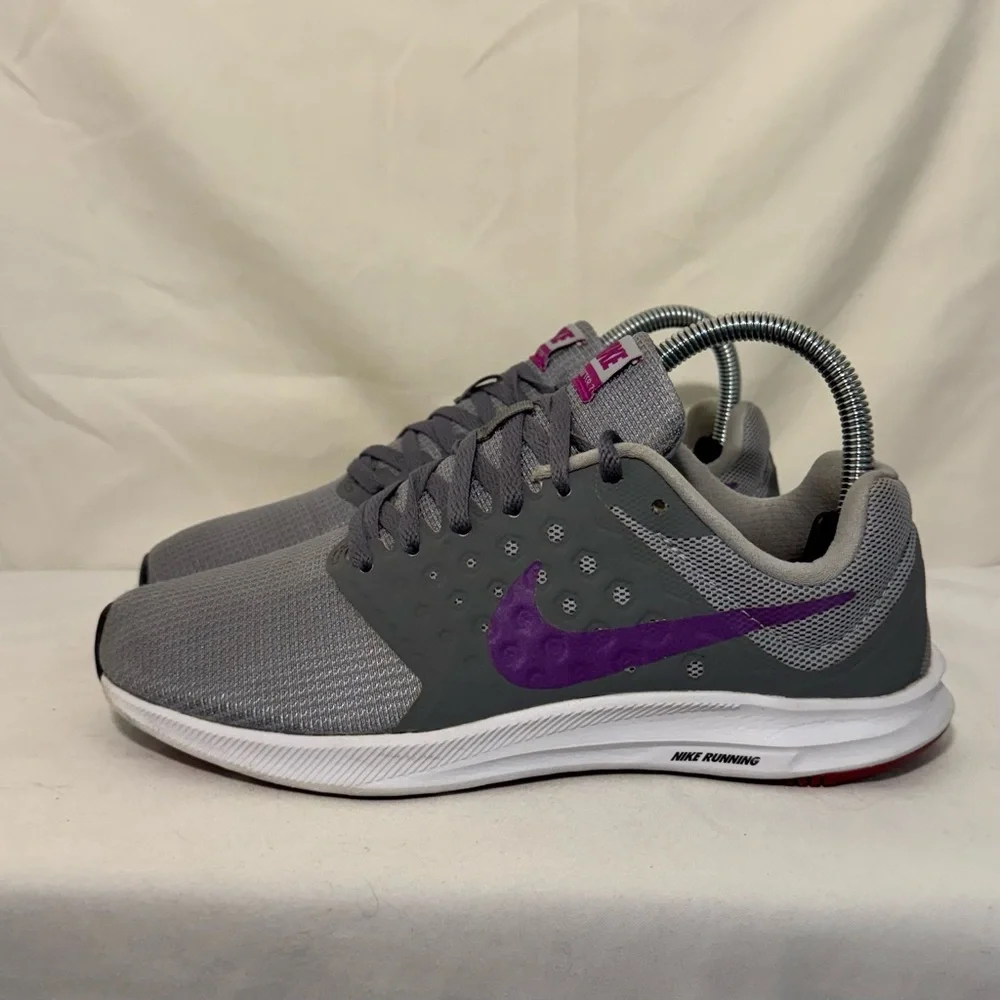 Women's Size 7 Nike Downshifter 7‎ Sneaker Cool Grey/Hyper Violet 852466-011 EUC